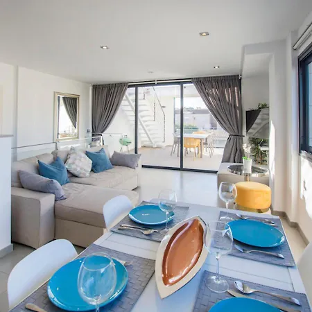 Apartman La Perla 10 *